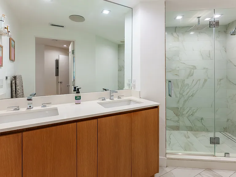 723 Westmount Dr #106 — Photo 12