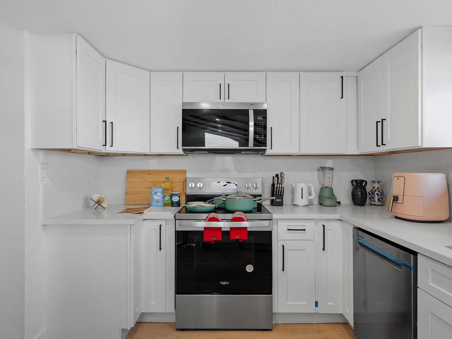 2 bed, 1.5 bath, $5,900 — Photo 2
