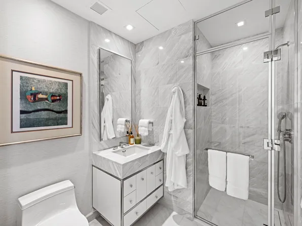 138 East 50th Street image 10 of 31