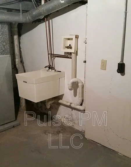 112 E 5th St #LOWER LEVEL — Photo 14