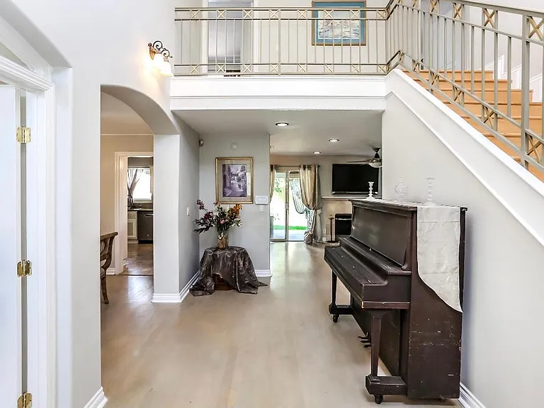 25961 Eshelman Ave — Photo 33