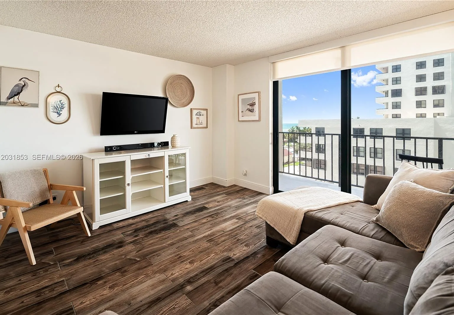 Oceanfront Plaza Condo — Photo 2