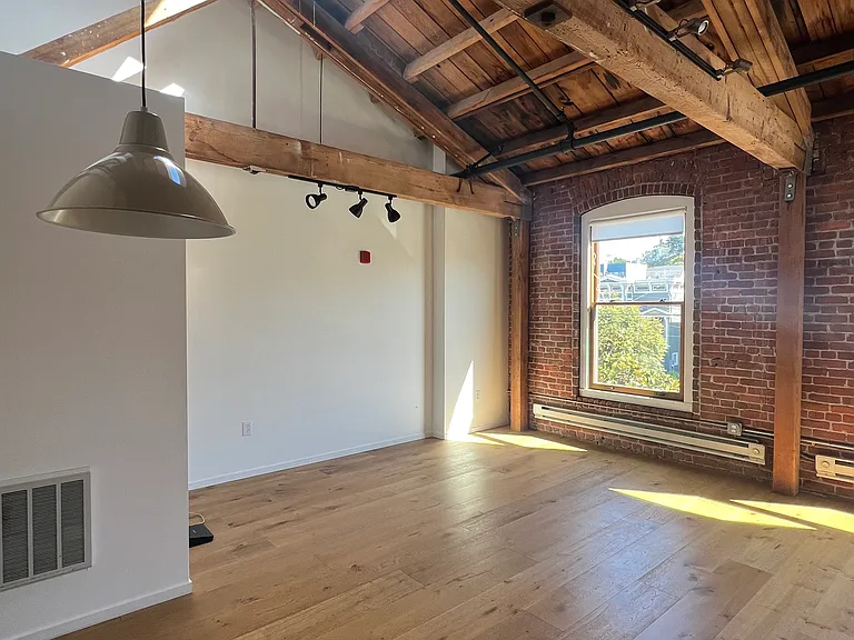 720 York St #218 — Photo 4