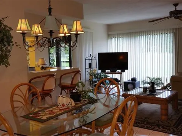 5565 Trailwinds Dr APT 211, Fort Myers, FL 33907