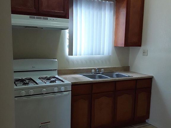 4th image of 1035 W 102nd St Unit 6