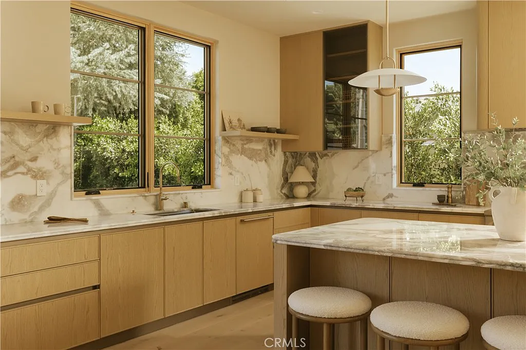 5 bed, 5.5 bath, 4323 sqft, $22,000 — Photo 4