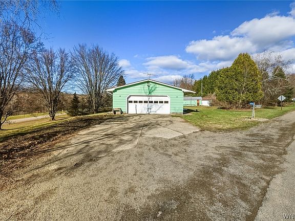 2nd image of 1040 Hughes Rd