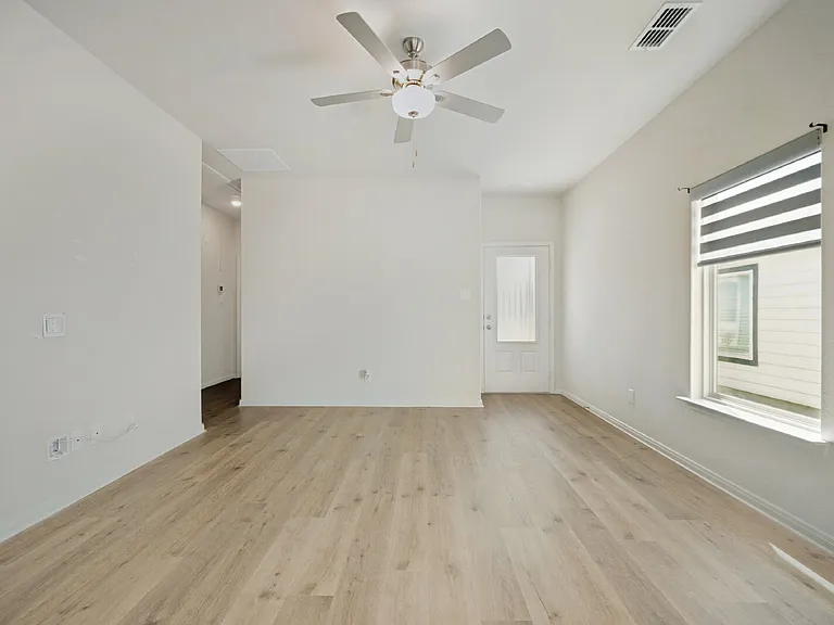 8213 White Wolf Trl — Photo 4