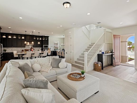 3rd image of 585 Santa Lucia Way