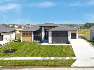 4727 Centennial Blvd, Urbandale, IA 50323