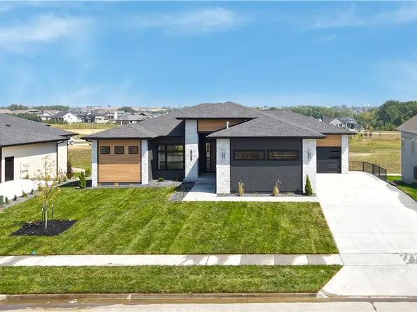 4727 Centennial Blvd, Urbandale, IA 50323