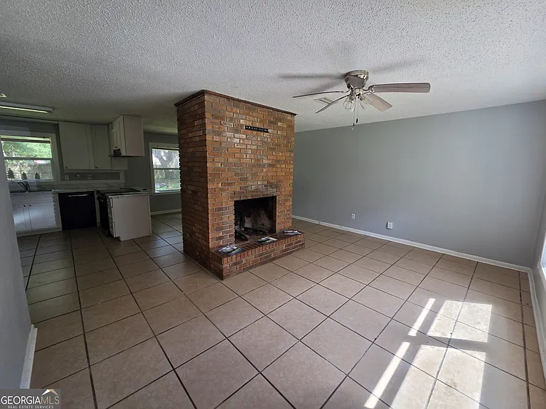 504 Martha Dr — Photo 6