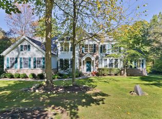 7 Country Woods Dr, Lebanon Township, NJ 08826