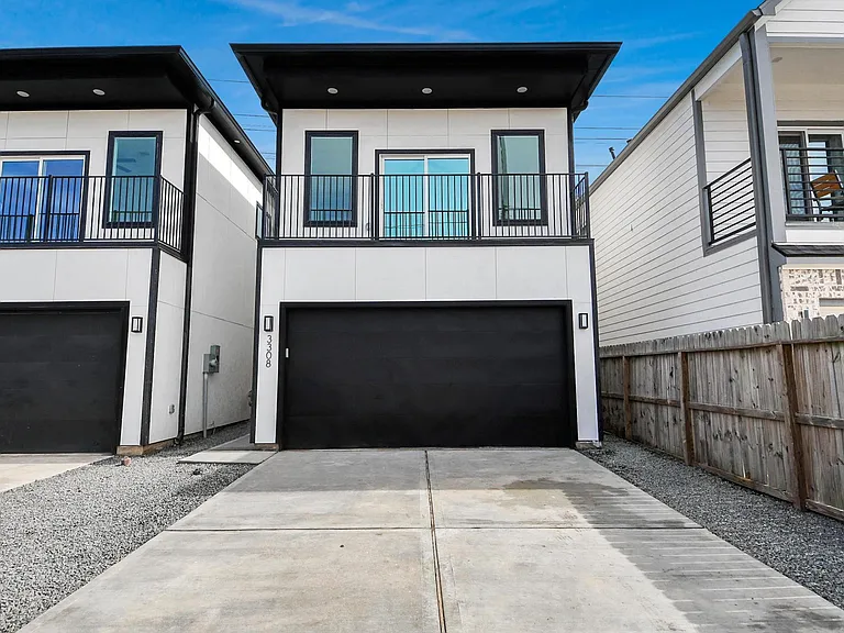 3310 Hardy St — Photo 2