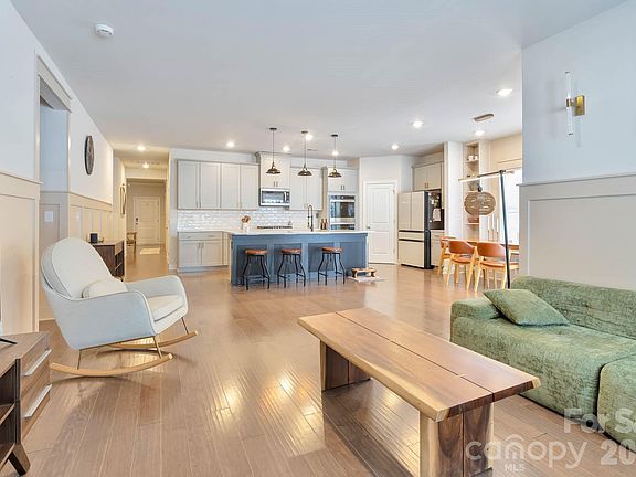 4th image of 6415 Barcelona Way