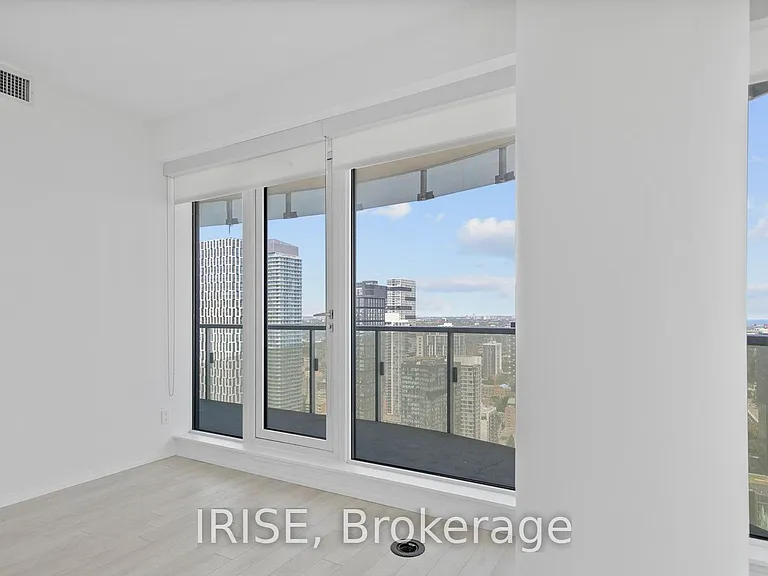 197 Yonge St #3405 — Photo 8
