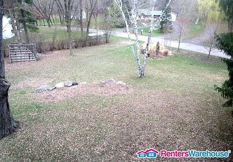 3rd image of 910 Dakota Ave