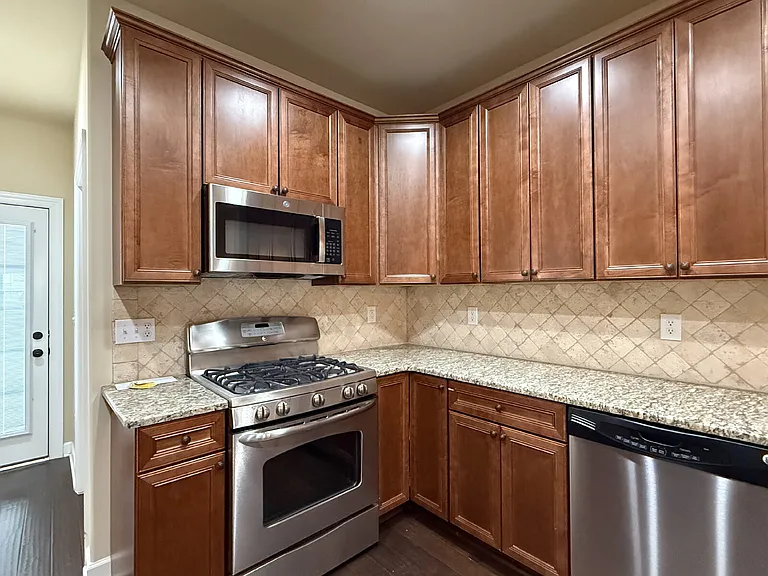 1012 Scarlet Woods NW — Photo 7