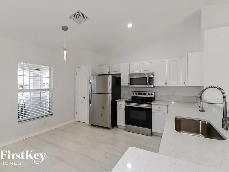 1319 NW 13th Ave — Photo 5