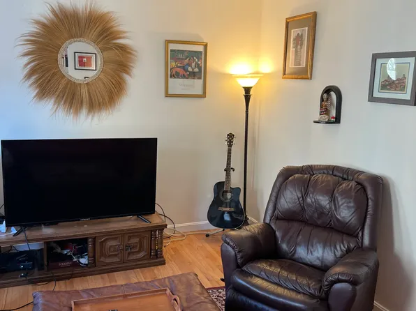 1427 Commonwealth Ave APT 302, Brighton, MA 02135