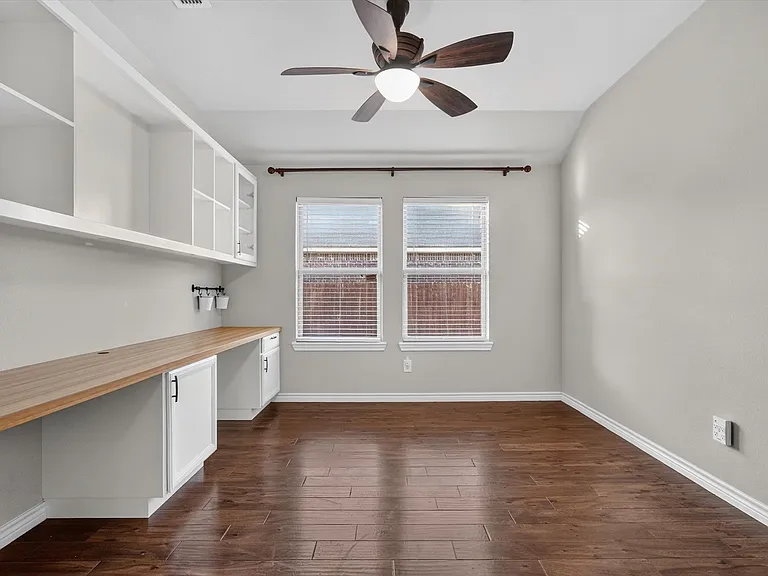 305 Acadia Ln — Photo 25