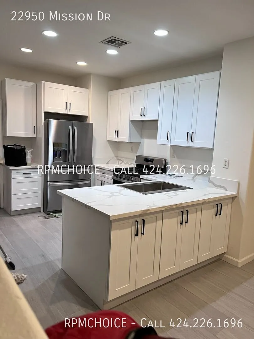 Upscale Single Family Home in Quiet Gated Community — Photo 2