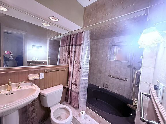 5th image of 2260 80th St Floor 1