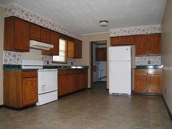 3rd image of 2710 Sunflower Cir NW