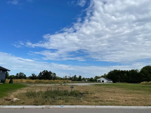 1823 Bobby Jones Dr #27, De Pere, WI 54115