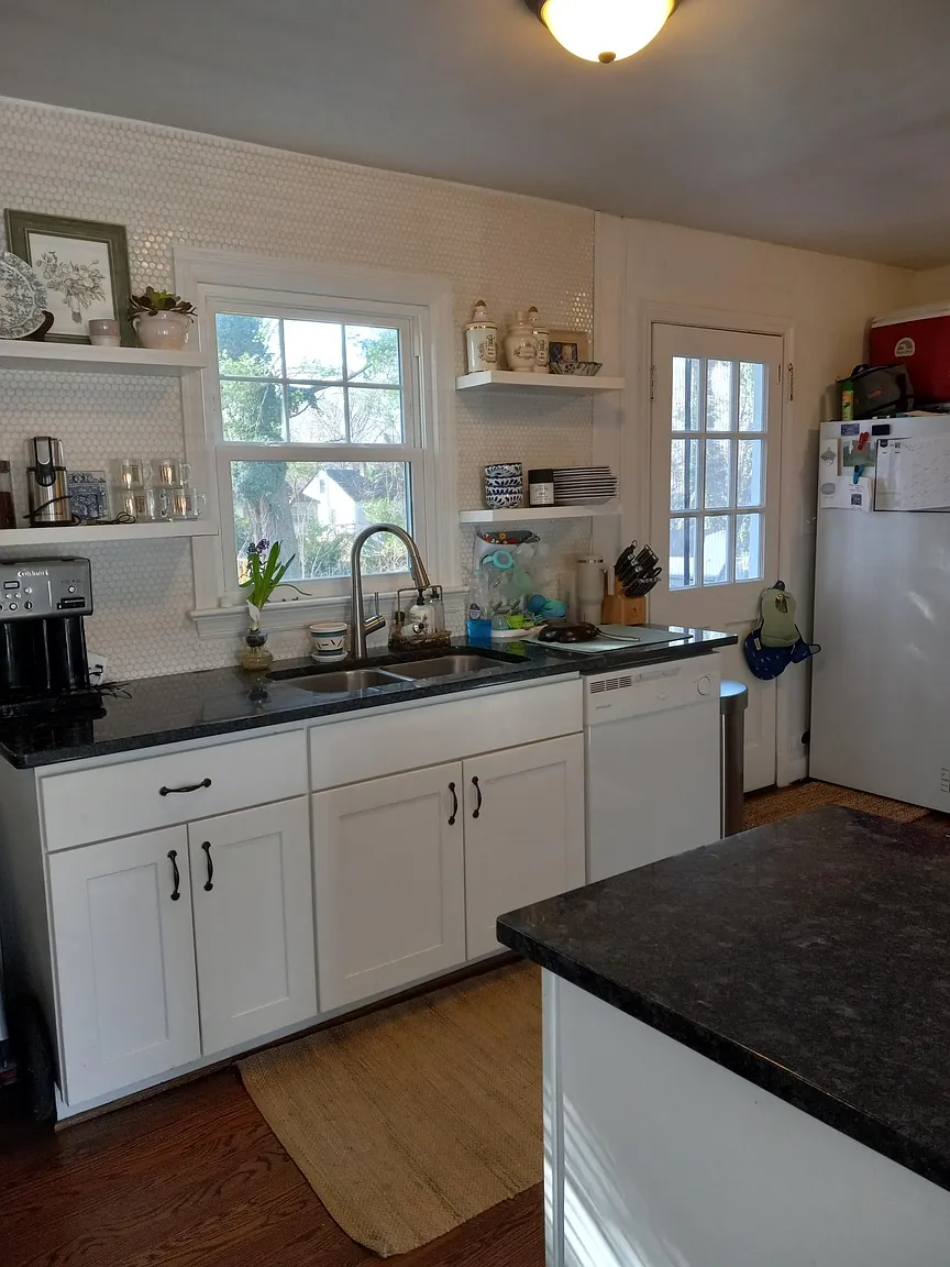 1608 Center Ave photo 1