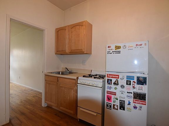 3rd image of 293 N 7th St #3D