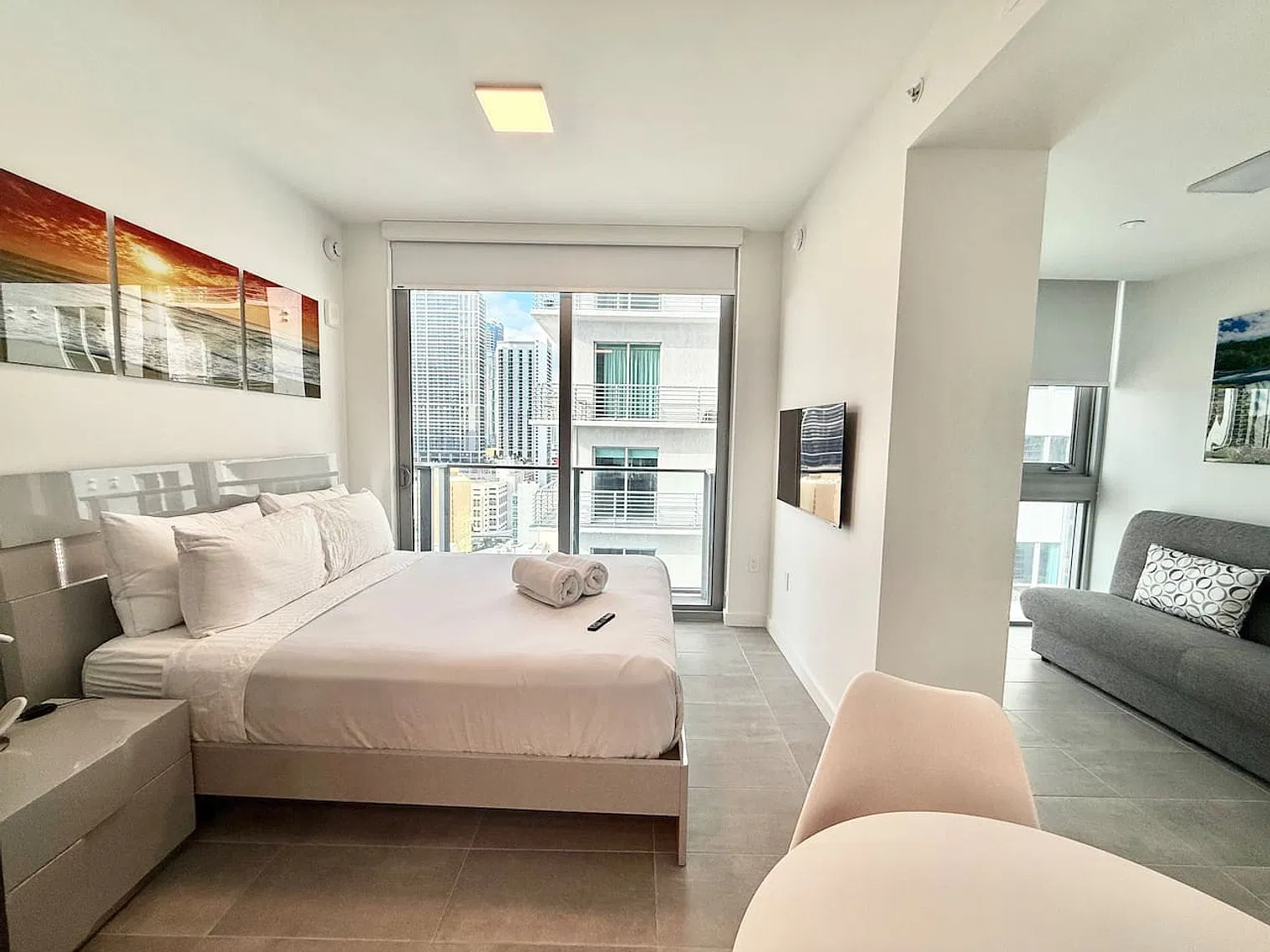 2 bed, 1.0 bath, 4843 sqft, $5,978 — Photo 3