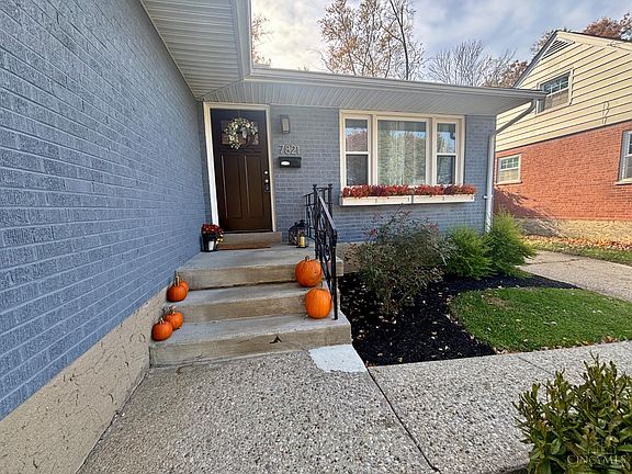 3rd image of 7821 Greenbriar Ln
