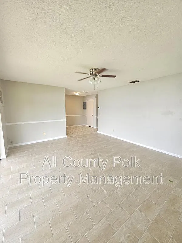 1 bed, 1.0 bath, 718 sqft, $995 — Photo 3
