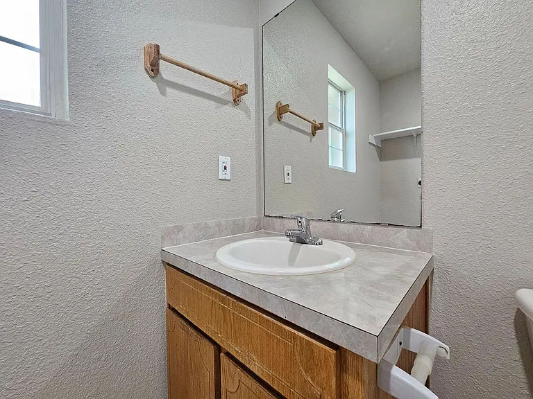 4601 Hudson Dr #D — Photo 17