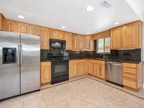 5160 Connecticut Dr APT 4, Sacramento, CA 95841