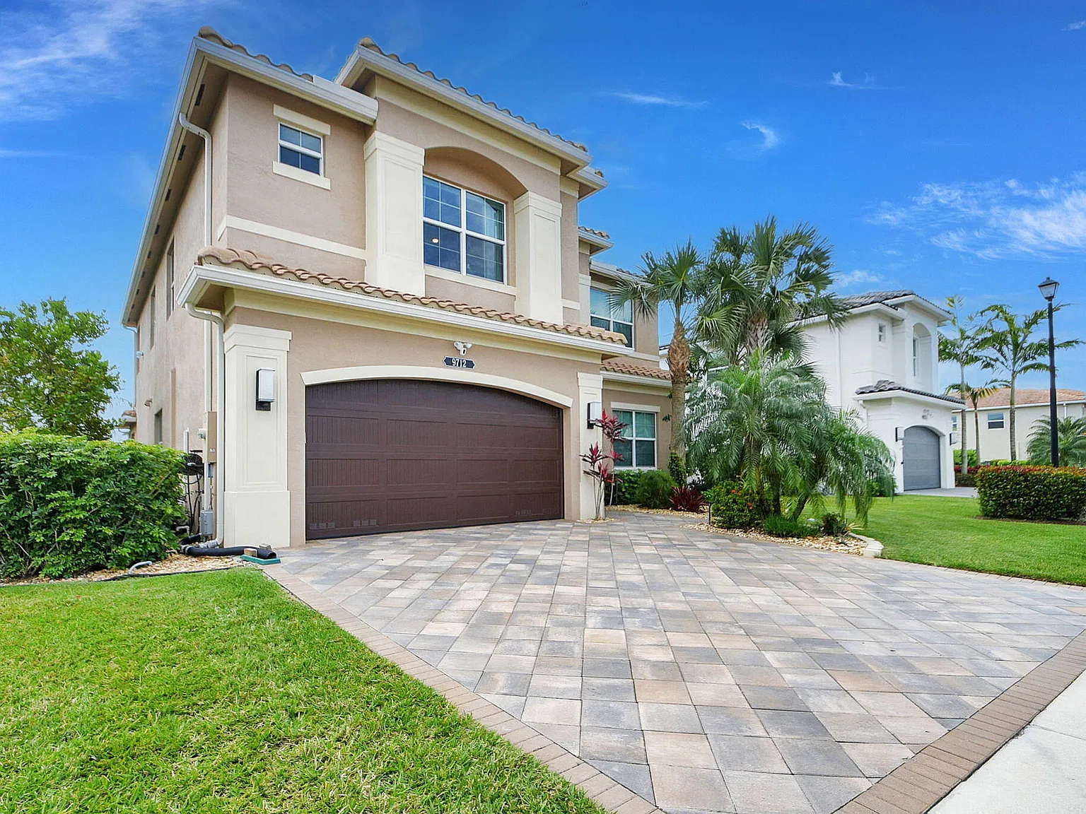 6 bed, 5.0 bath, 3592 sqft, $12,000 — Photo 2