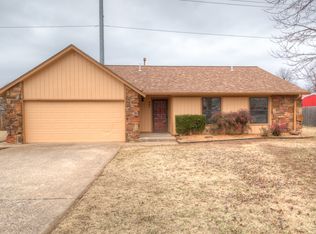 403 Peppermint Dr, Sand Springs, OK 74063