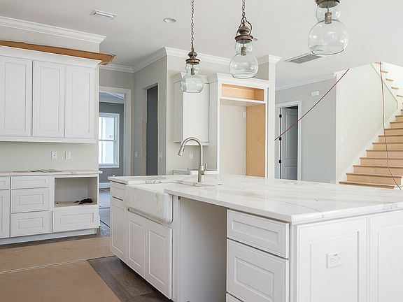 3rd image of 579 W Davis Blvd
