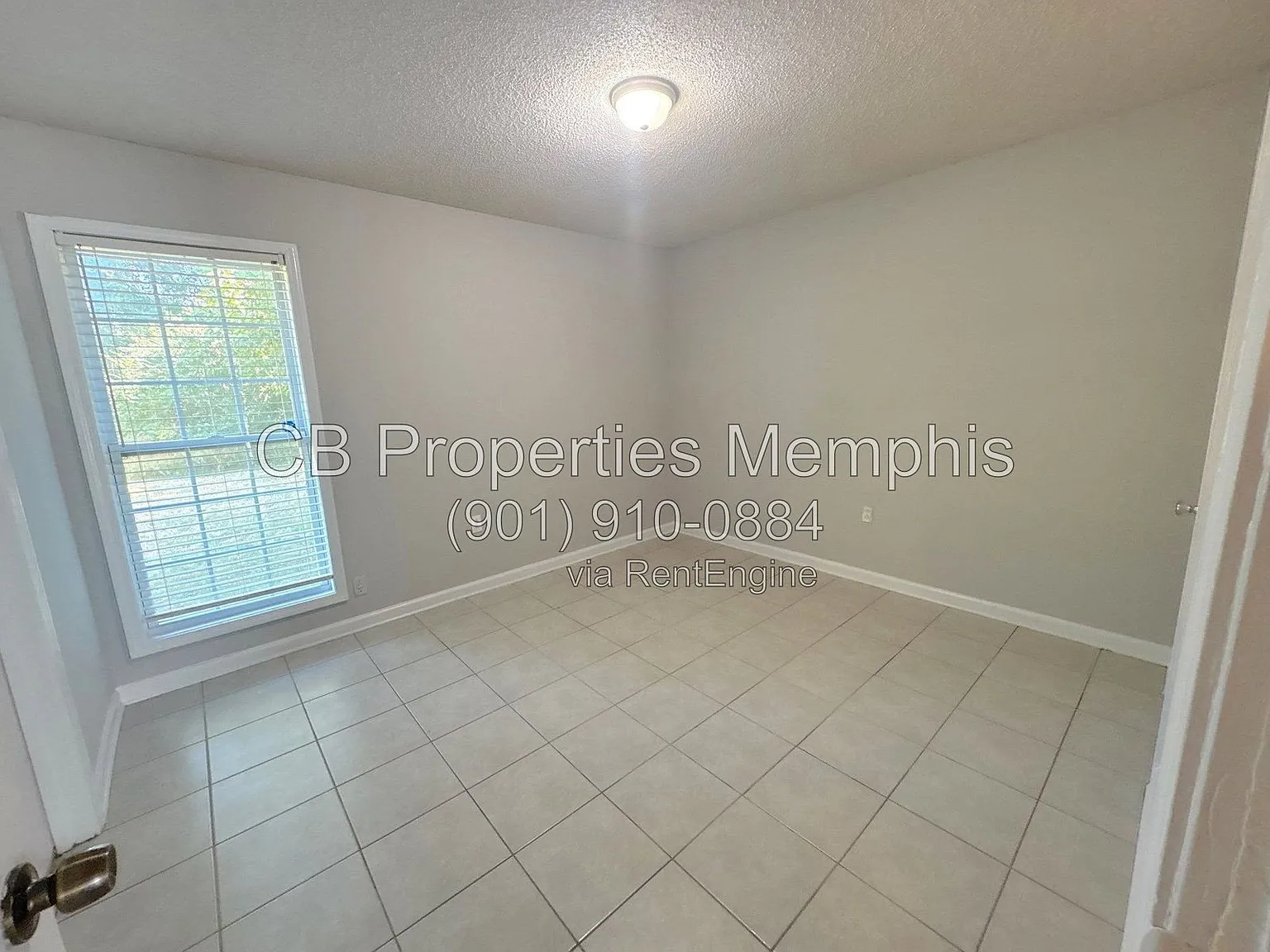 3 bed, 1.0 bath, 1093 sqft, $985 — Photo 3