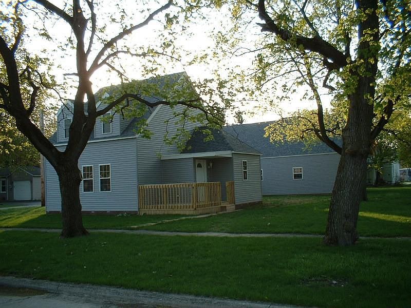 2nd image of 320 N Lind St
