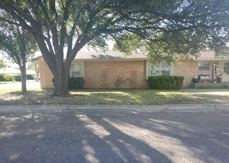 2nd image of 601 N Pecos St