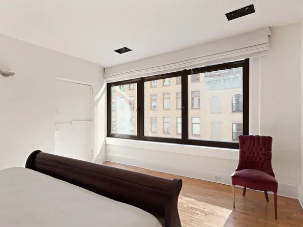 131 West 24th Street image 12 of 14