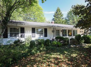 1273 Hollyview Dr, Vermilion, OH 44089