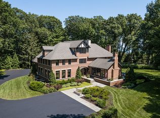 520 Forest Cove Rd, Lake Bluff, IL 60044