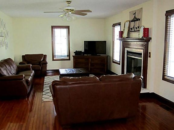 3rd image of 2181 Coe Ct