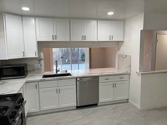 3rd image of 546 Ella Dr