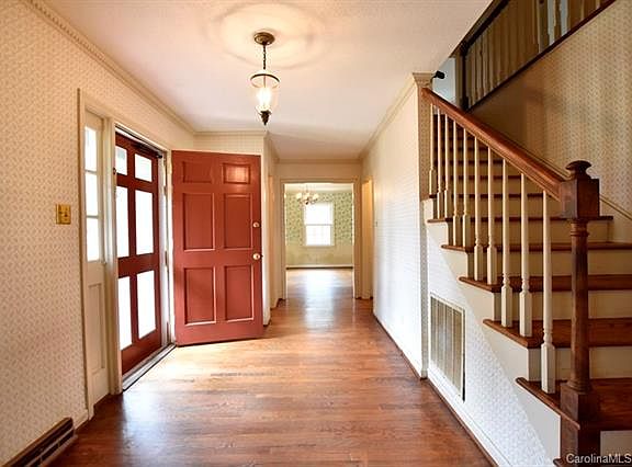 2nd image of 2032 Poinsett Dr