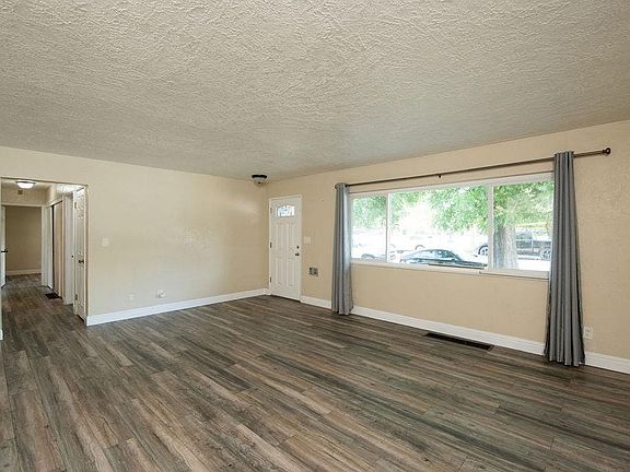 5th image of 1121 Brookside Rd