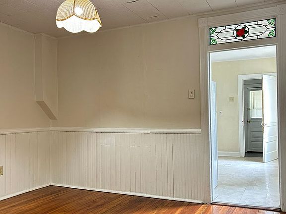 5th image of 417 Clarendon Ave